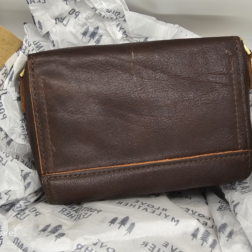 Portland Leather Women's Metro Mini Crossbody Bag - Picture 5 of 10